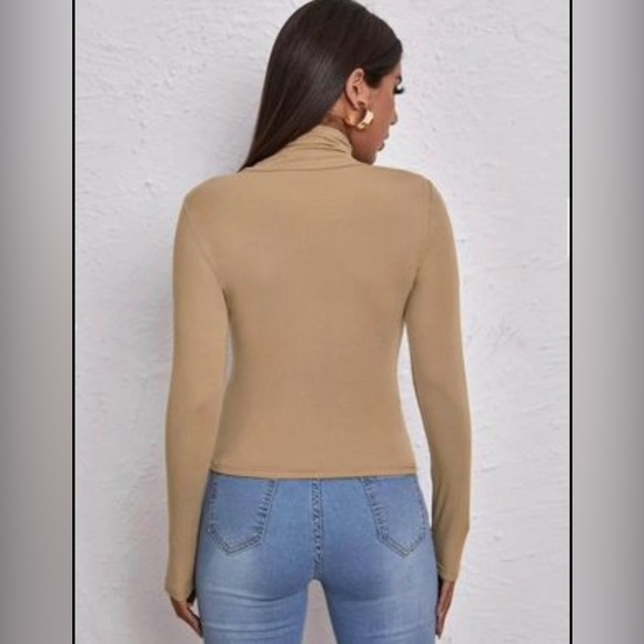 solid high neck slim tee - Picture 2 of 3